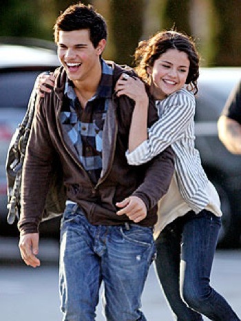 pictures of taylor lautner and selena. boyfriend Taylor Lautner